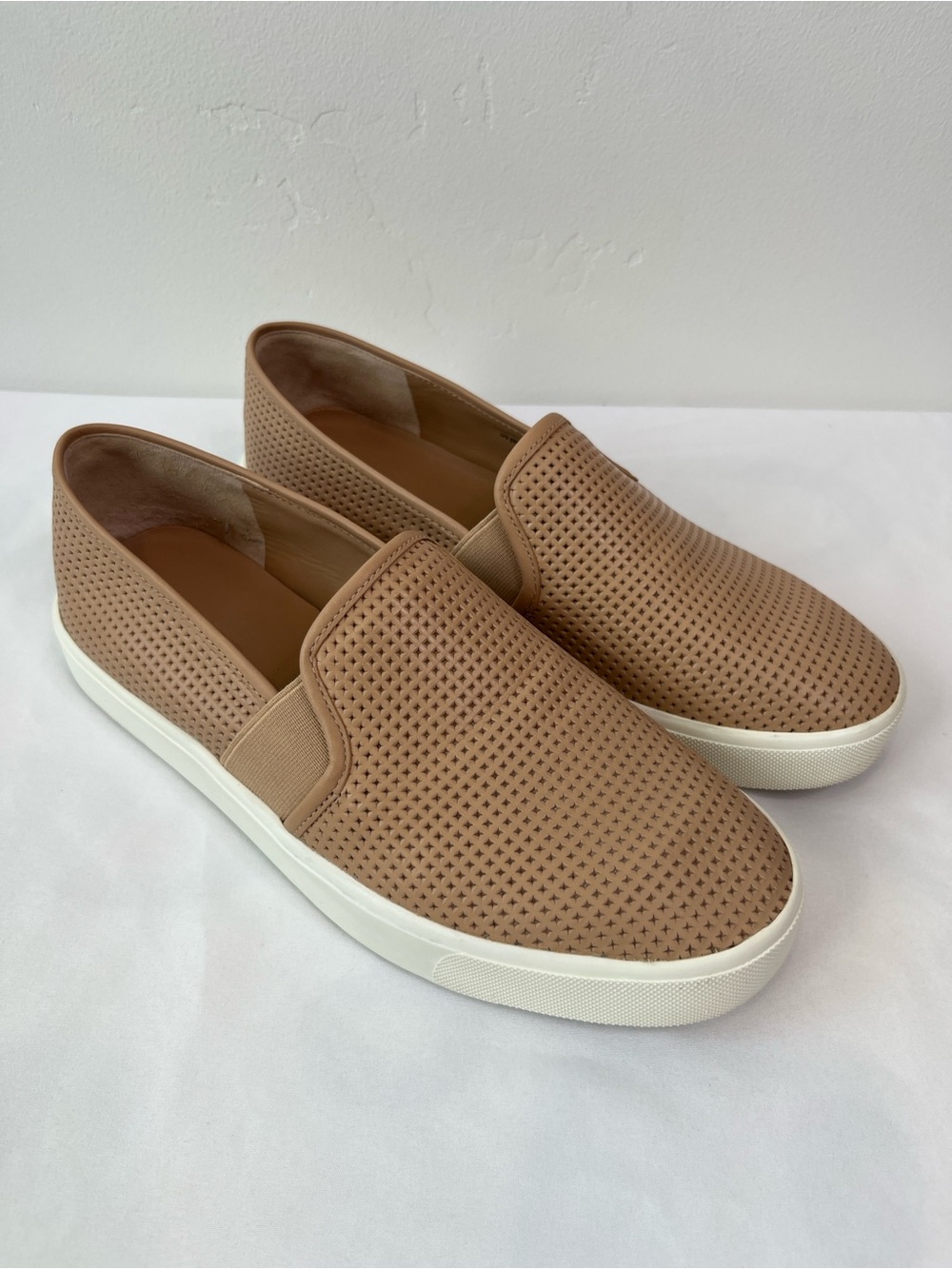 Vince Blair Tan Perforated Leather Slip On Sneakers Nude Platform Womens 6 M